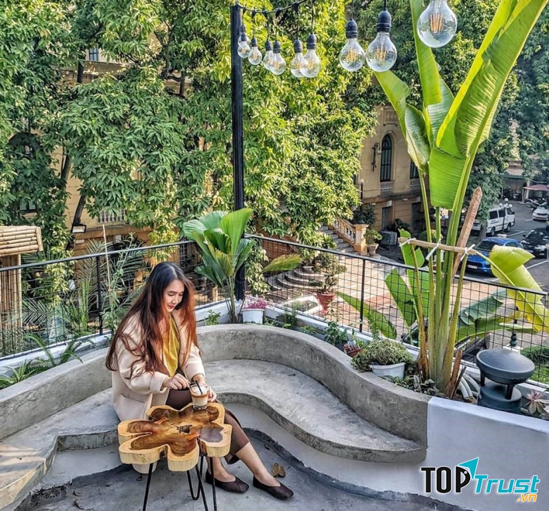 Không gian tầng 2 thoáng đãng, mát mẻ