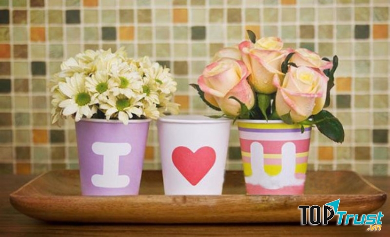 Một chiếc cốc mới đáng yêu trong nhà sẽ khiến anh xã tò mò