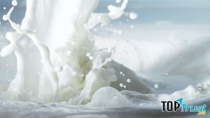 Thêm sữa vào cháo