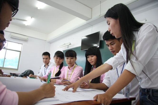 Theo dõi các nguồn tin tức về những ngành công nghiệp hay lĩnh vực đang có giá