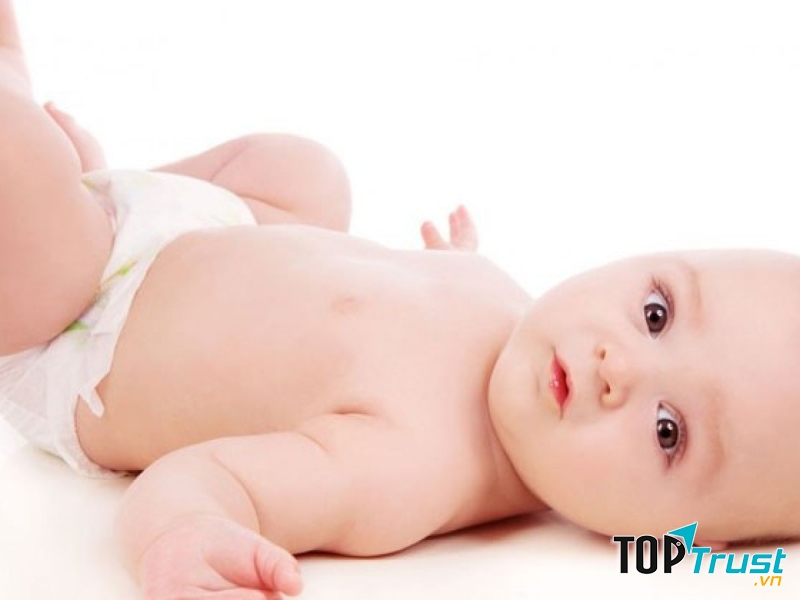 Trẻ hiếm khi giảm hơn 7% cân nặng lúc sinh.