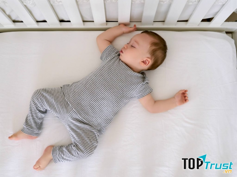 Bất cứ khi nào bạn lo lắng về việc tăng cân của bé, hãy đưa trẻ đến gặp Bác sĩ để kiểm tra cân nặng.