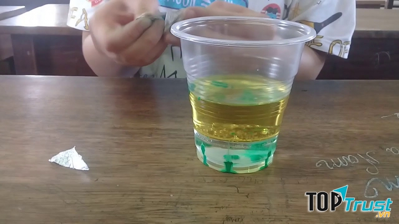 Thí nghiệm trộn dầu với nước