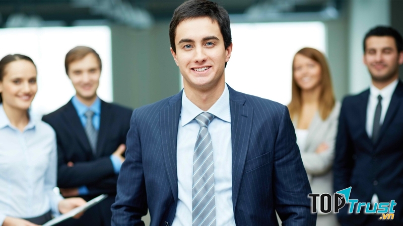 Lãnh đạo không nên đưa ra lời khuyên nào cả.