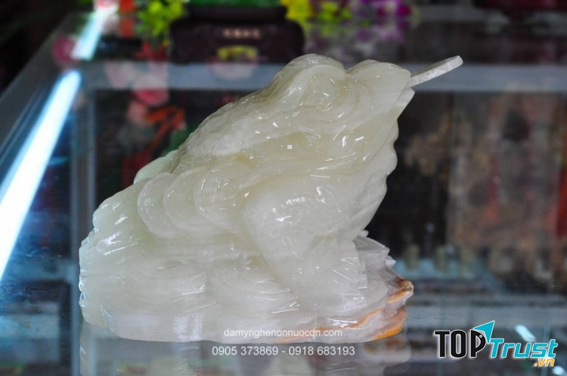 Mang lại sự thuận lợi, suông sẻ cho công việc làm ăn.