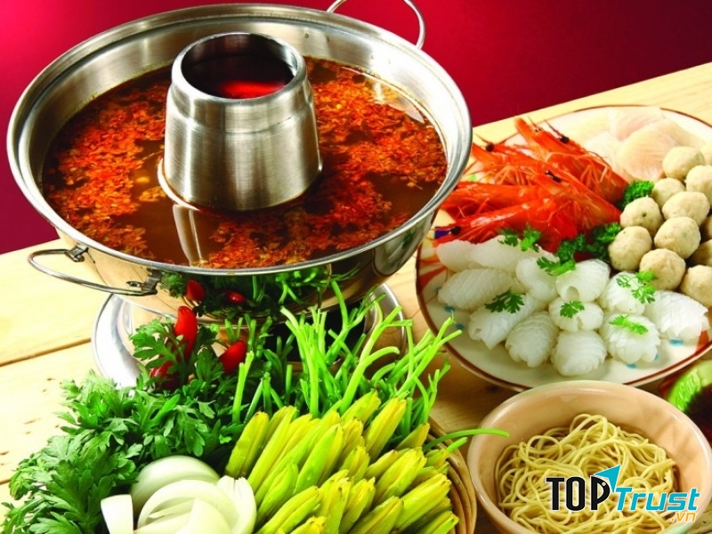 Lẩu Thái chua cay là thứ đồ ăn bạn không thể chối từ khi đến Bangkok