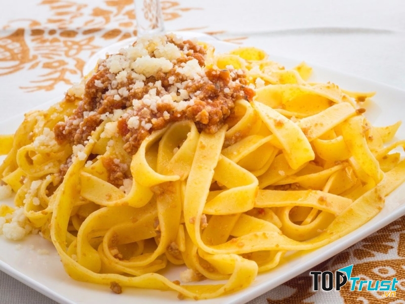 Thành phố Bologna của Italy là nơi khai sinh ra món Tagliatelle alla Bolognese nổi tiếng