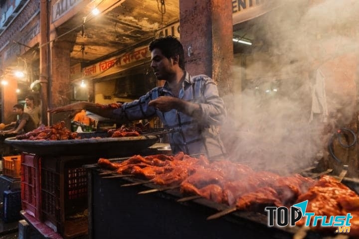Các món nướng chính là điểm nhấn tại thiên đường ẩm thực Jaipur, Ấn Độ