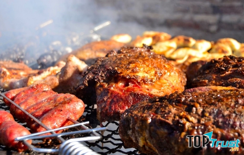 Món asado (bít tết nướng) hoàn hảo tại thiên đường ẩm thực Mendoza, Argentina