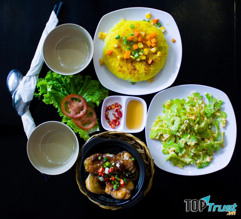 Thiên Lý – Cơm Niêu Singapore