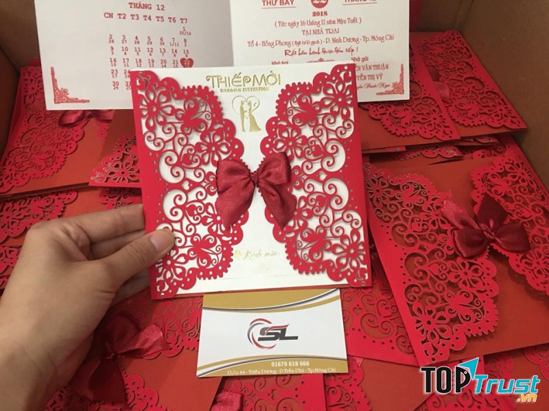 In ấn trực tiếp bằng công nghệ tốt nhất nên các cô dâu chú rể nên yên tâm về sản phẩm.