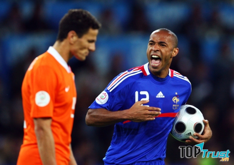 Henry là tiền đạo xuất sắc