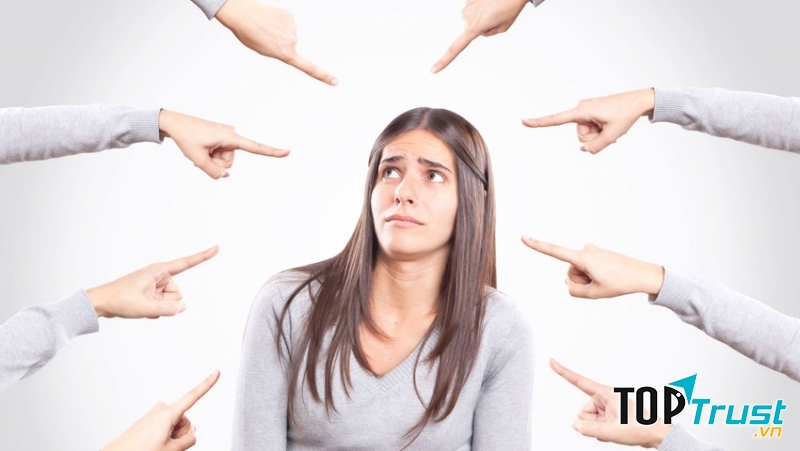 Đây dường như là thực trạng chung của xã hội và báo đài ở Việt Nam khi mà không ngừng ra đời những tờ báo lá cải chuyên soi vào đời tư của người khác và phê phán.