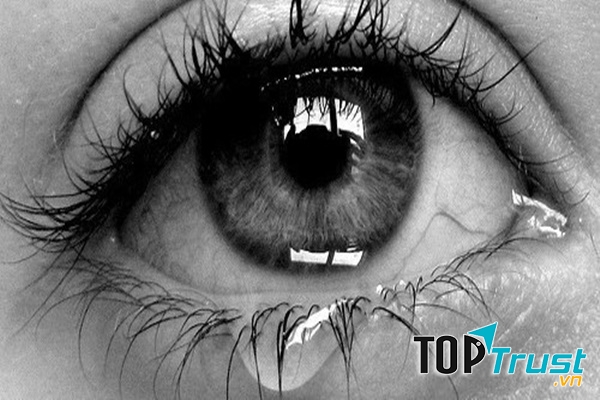 đừng cố ngăn cản nước mắt nếu bạn cảm thấy rất căng thẳng và muốn giải toả bằng cách khóc thật to.