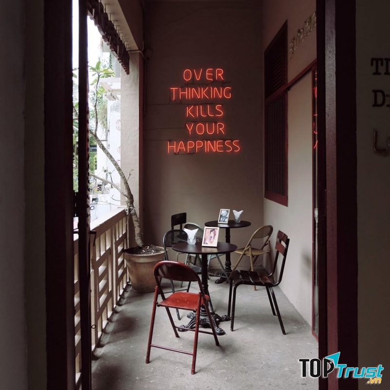 Nếu là một người hay mộng mơ, suy nghĩ và cần tìm một nơi để thả hồn mình bay bổng thì Thinker&Dreamer Coffee là một lựa chọn tuyệt vời