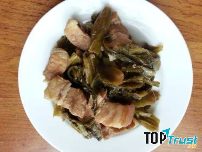 Thịt ba chỉ kho dưa