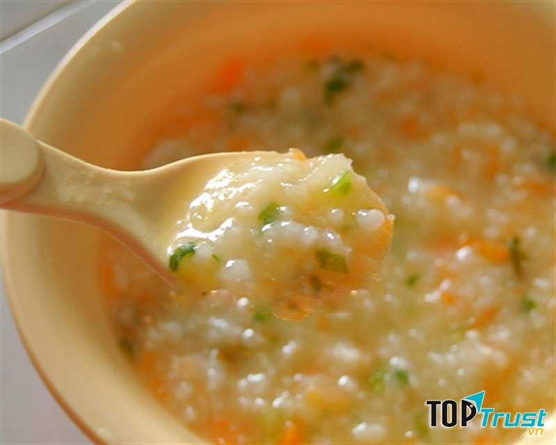 Cháo thịt bò cho bé ăn dặm