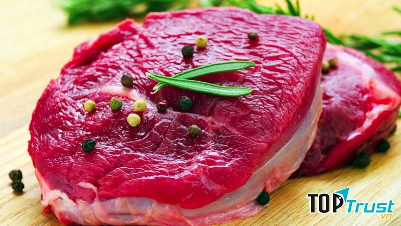 Thịt bò, thịt gà rất dồi dào protein tốt cho tóc
