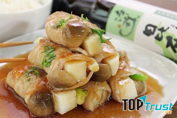 Thịt heo cuộn măng hầm