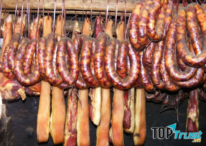 Thịt heo treo gác bếp