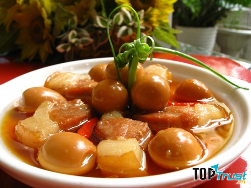 Thịt kho hột vịt