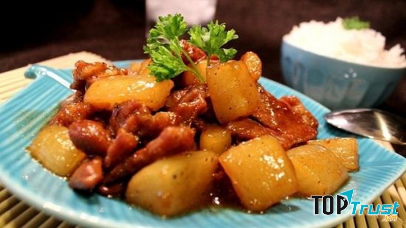 Thịt lợn kho củ cải trắng