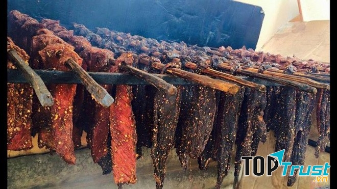 Thịt trâu gác bếp