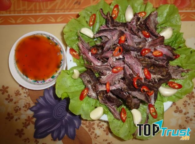 Thịt trâu nướng lá trơng