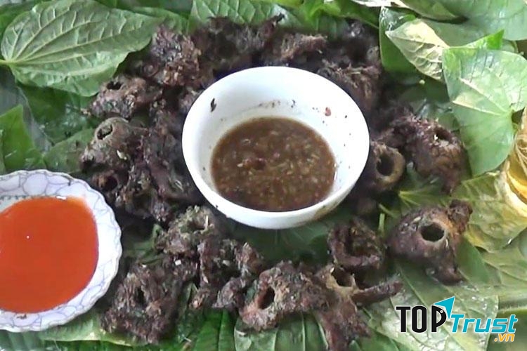 Thịt trâu nướng lá lốt