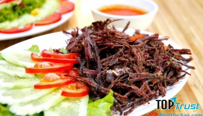 Thịt trâu, thịt bò gác bếp