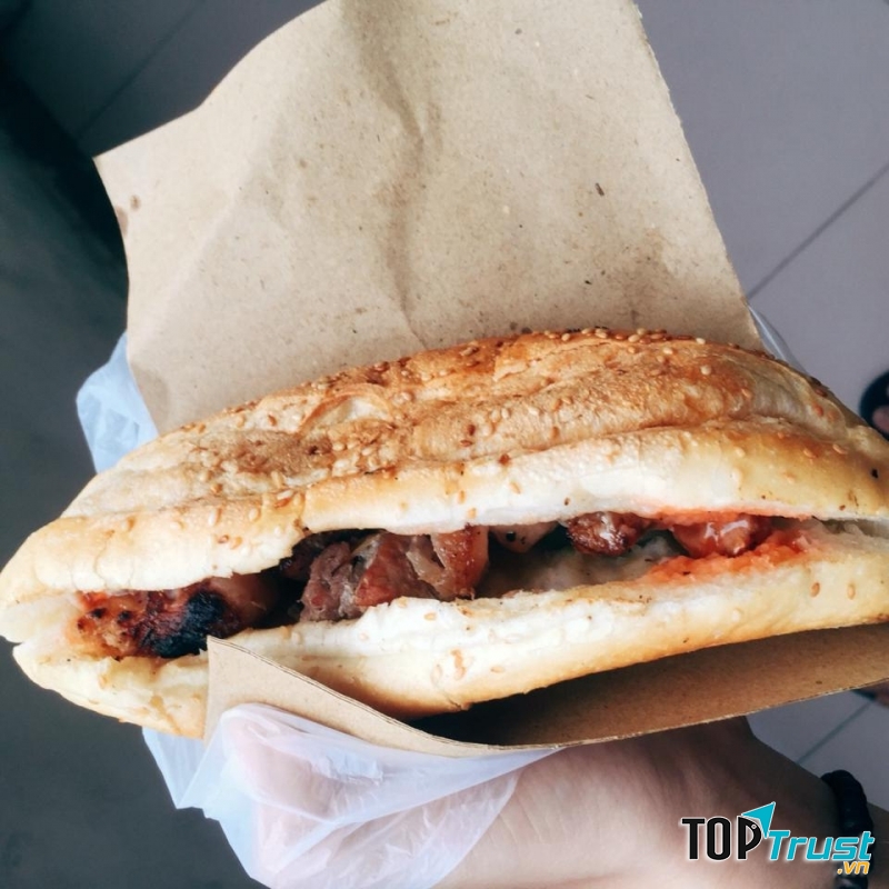 Bánh mì thịt nướng