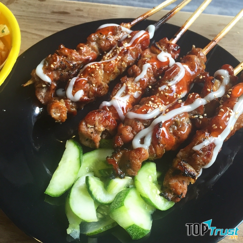 Đức Trọc - bánh tôm, thịt nướng
