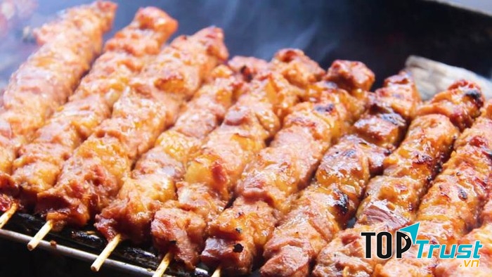 Thịt xiên nướng Xuân Râu, chợ Tam Cờ