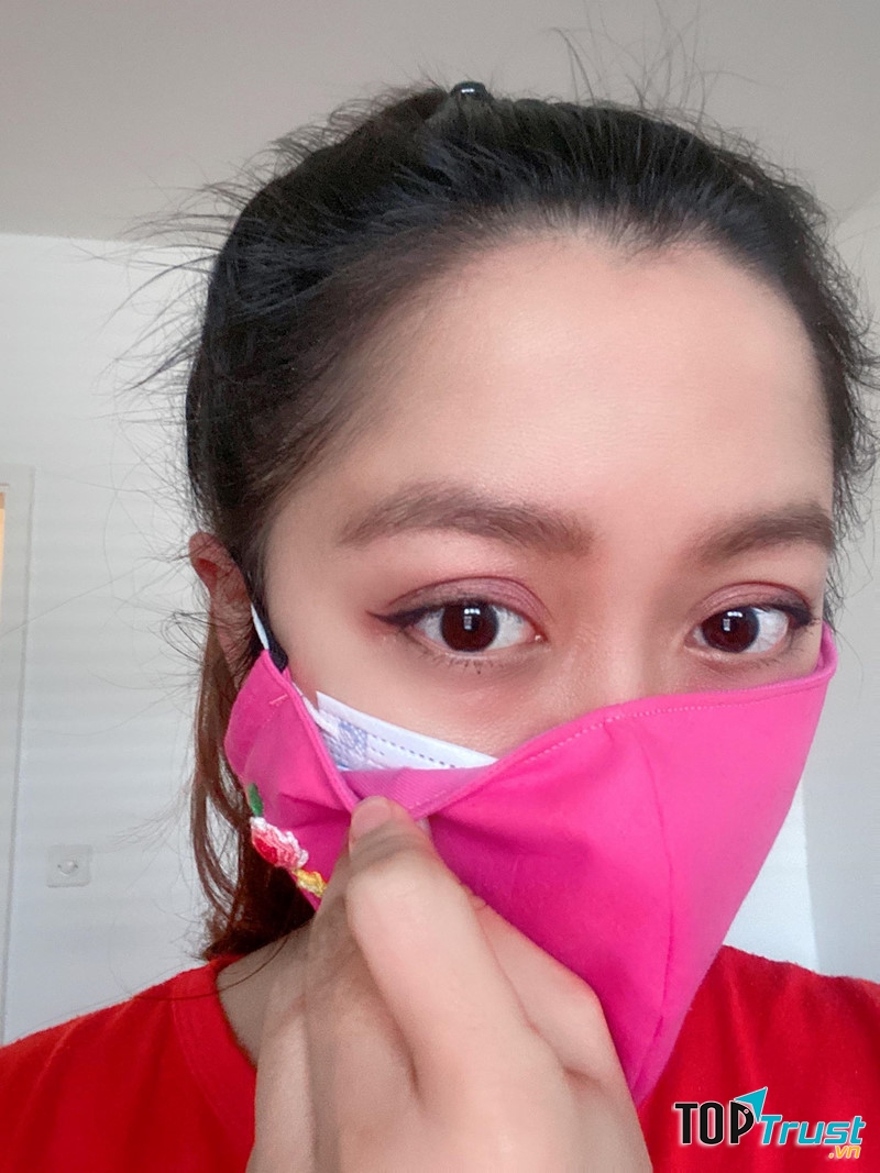 Đeo khẩu trang hạn chế say xe