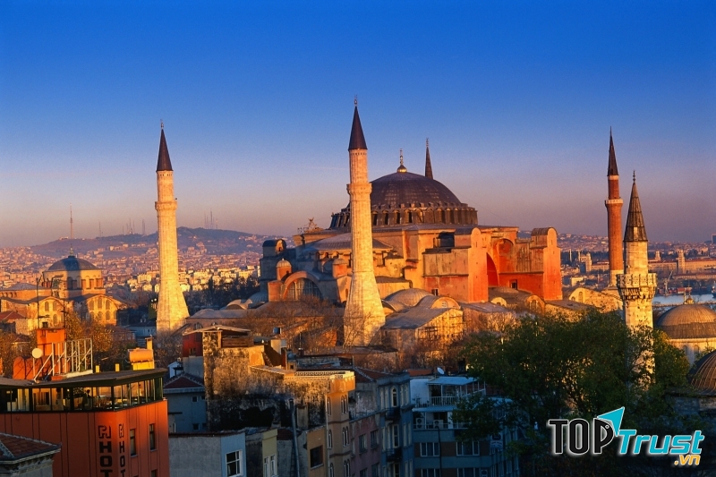 Giá vé máy bay ở Thổ Nhĩ kỳ là 15,77 USD/100 km