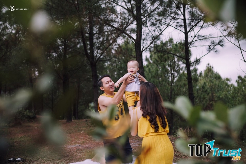 Thỏ photography có cả một phim trường riêng với đầy ắp các thiết bị, ánh sáng hiện đại, phong phú. Background đa dạng với phù hợp với từng concept