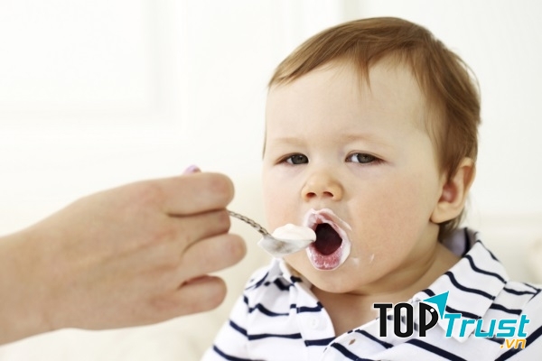 Ăn sữa chua sau bữa cơm khoảng 1 - 2 tiếng là tốt nhất