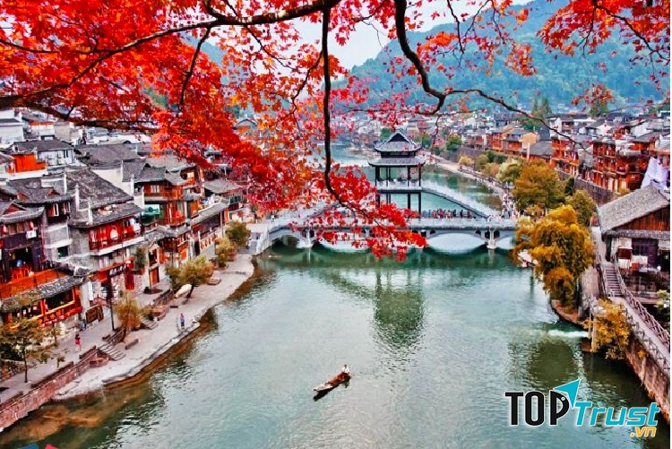 Du lịch Phượng Hoàng cổ trấn vào mùa thu