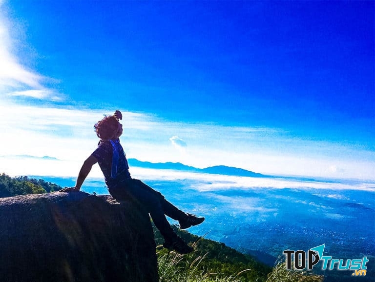 Núi Chứa Chan đang là địa điểm trekking được nhiều bạn trẻ yêu thích.