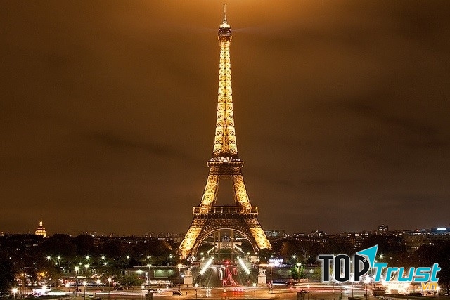 Toàn cảnh tháp Eiffel