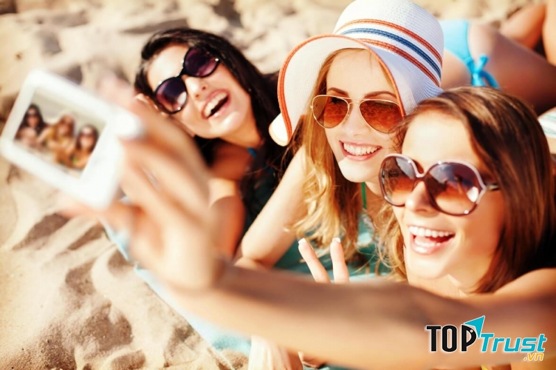 Thói quen chia sẻ mọi thứ với bạn gái