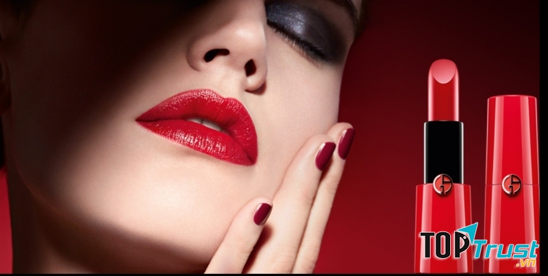 Đẳng cấp và thời thượng là biệt danh của những thỏi son Giorgio Armani.
