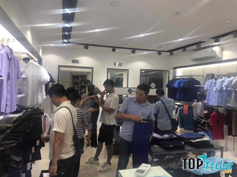 Phan Nguyễn đã có hơn 30 Showroom trên toàn quốc và luôn khẳng định được vị thế của mình là thương hiệu thời trang cao cấp dành riêng cho nam giới