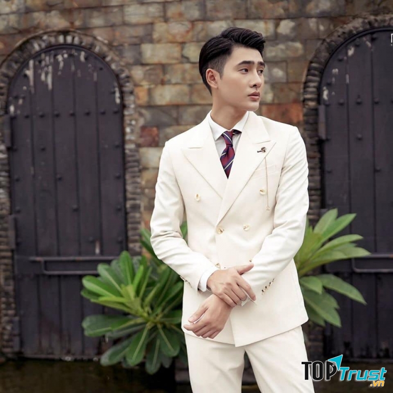 Những bộ vest lịch lãm nhưng không kém phần trẻ trung