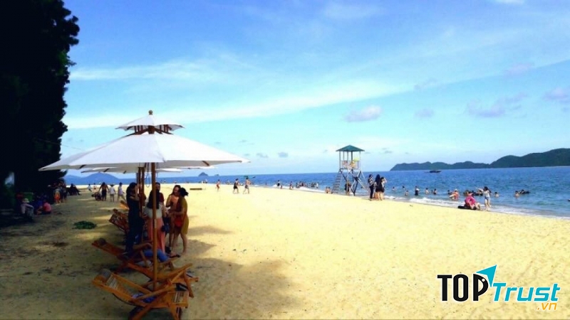 Cái Chiên là một xã đảo duy nhất thuộc huyện Hải Hà, tỉnh Quảng Ninh, cách đất liền khoảng 7km.