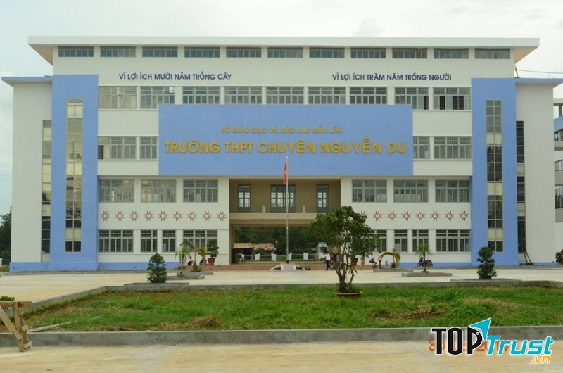 Trường Nguyễn Du