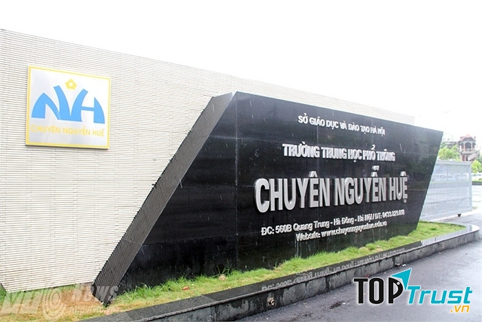 Trường chuyên Nguyễn Huệ