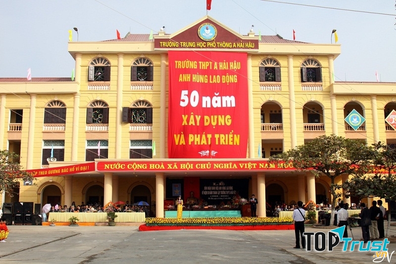 Kỷ niệm thành lập trường