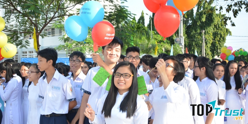 HOẠT ĐỘNG TRƯỜNG THPT NGUYỄN HỮU CẦU