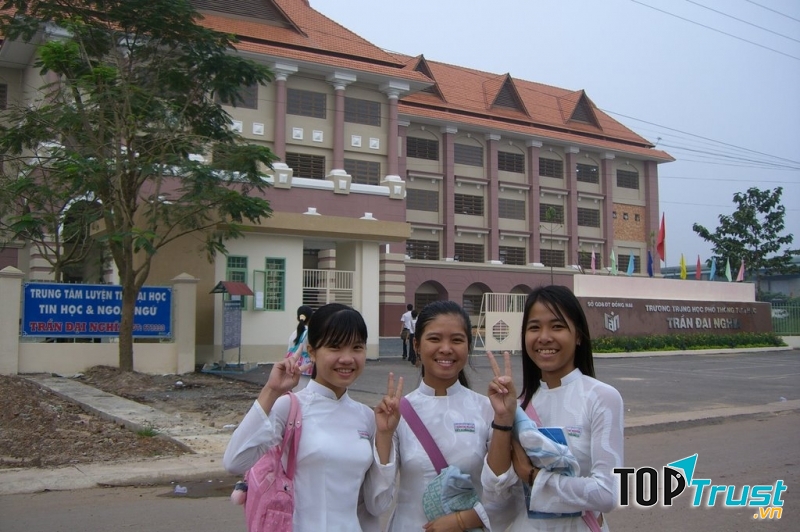 Học sinh trường THPT Đại Nghĩa